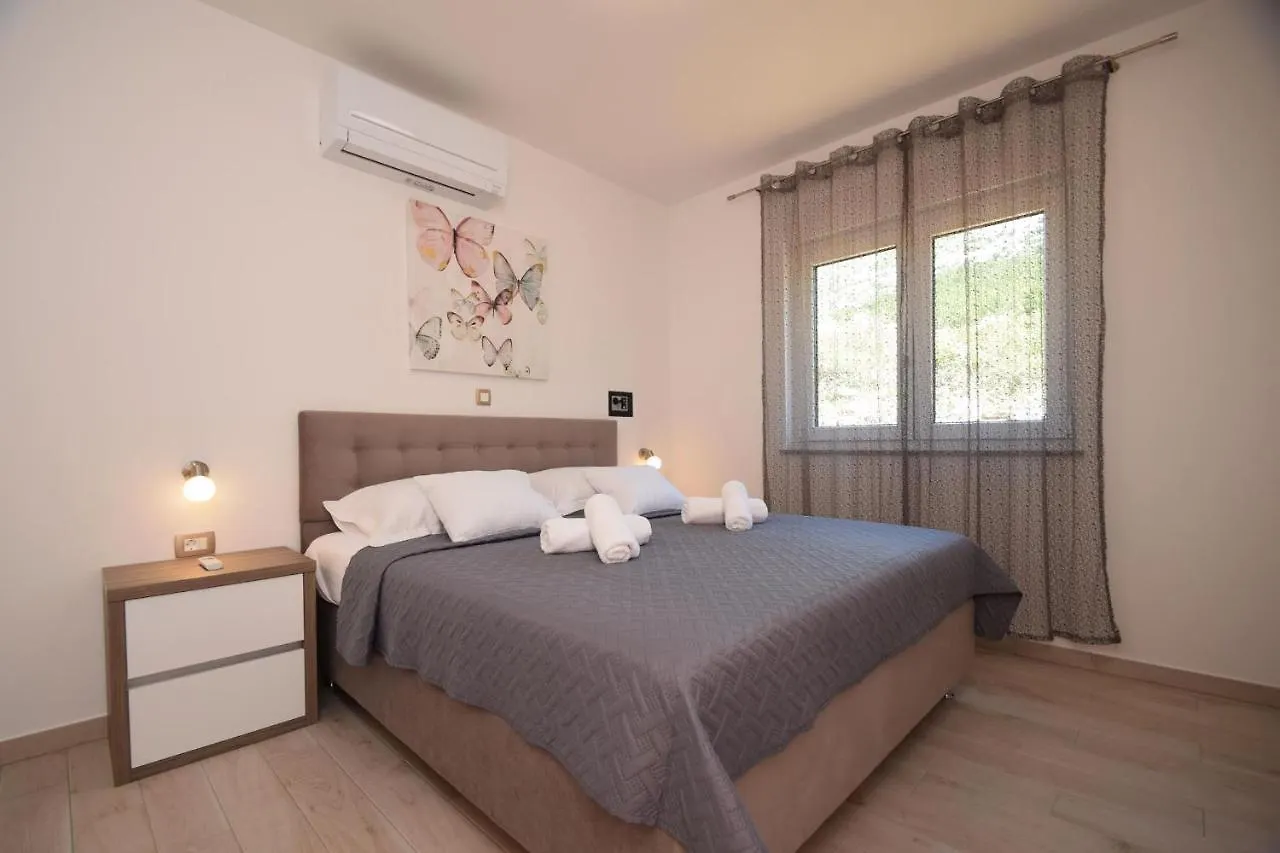 Villa Apartments Filip Starigrad Paklenica
