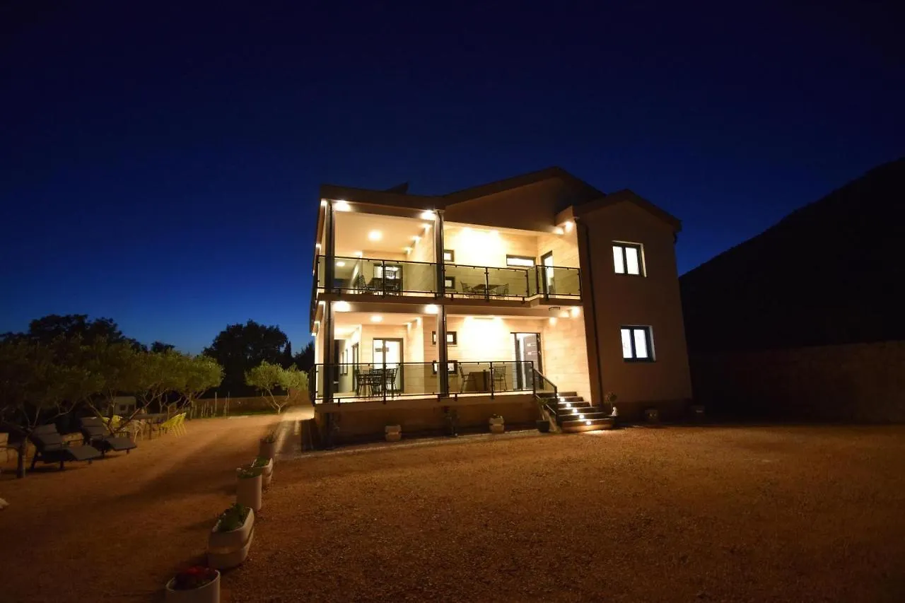 Gasthuis Villa Apartments Filip Starigrad Paklenica