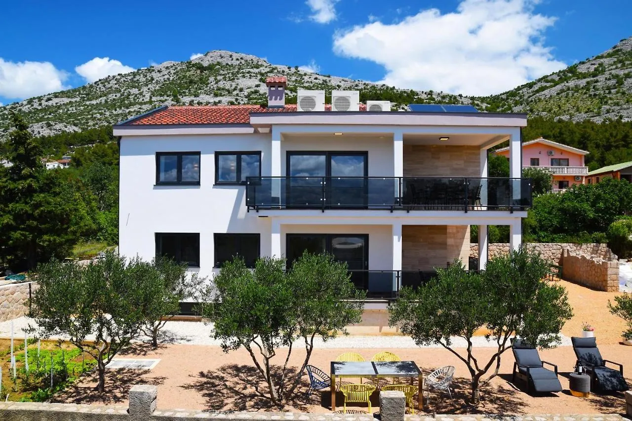 Villa Apartments Filip Starigrad Paklenica 0*,