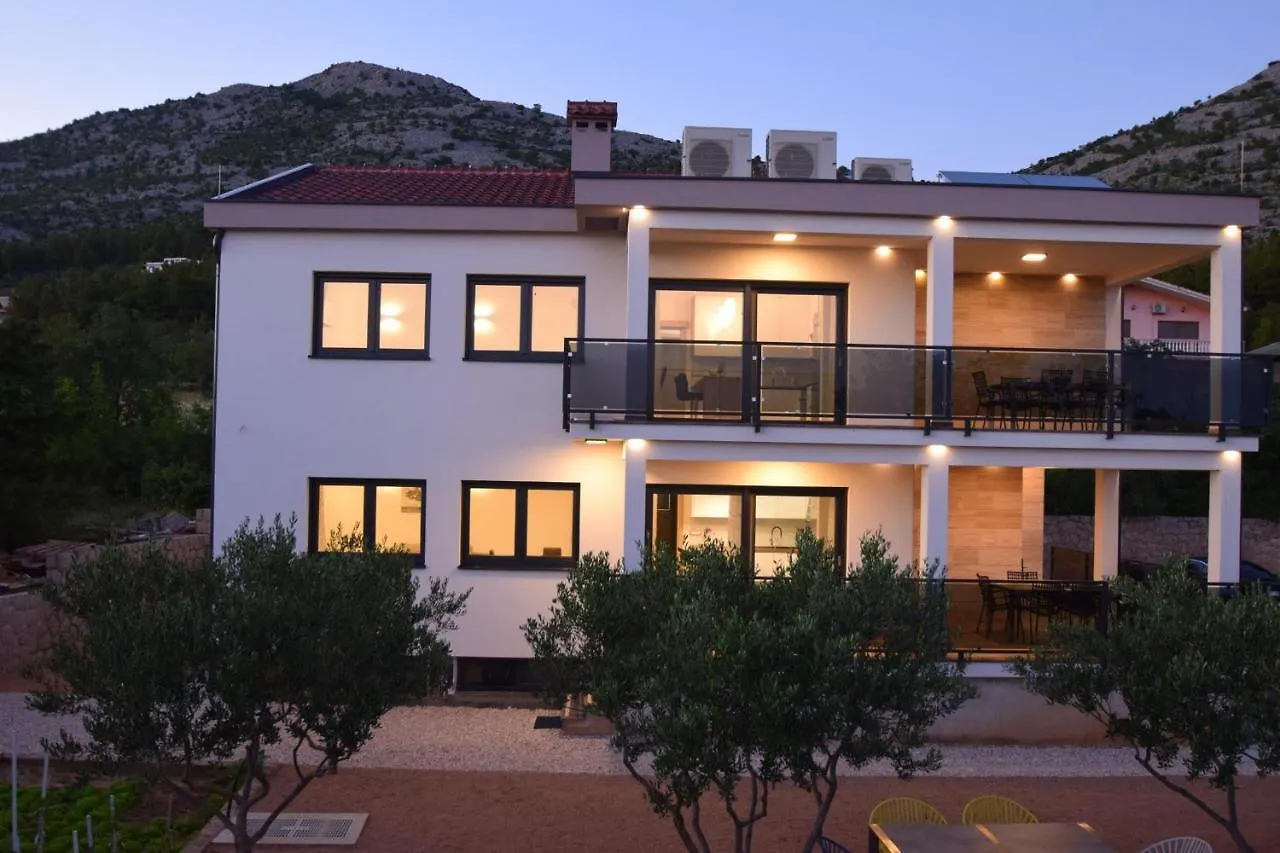Villa Apartments Filip Starigrad Paklenica 0*,
