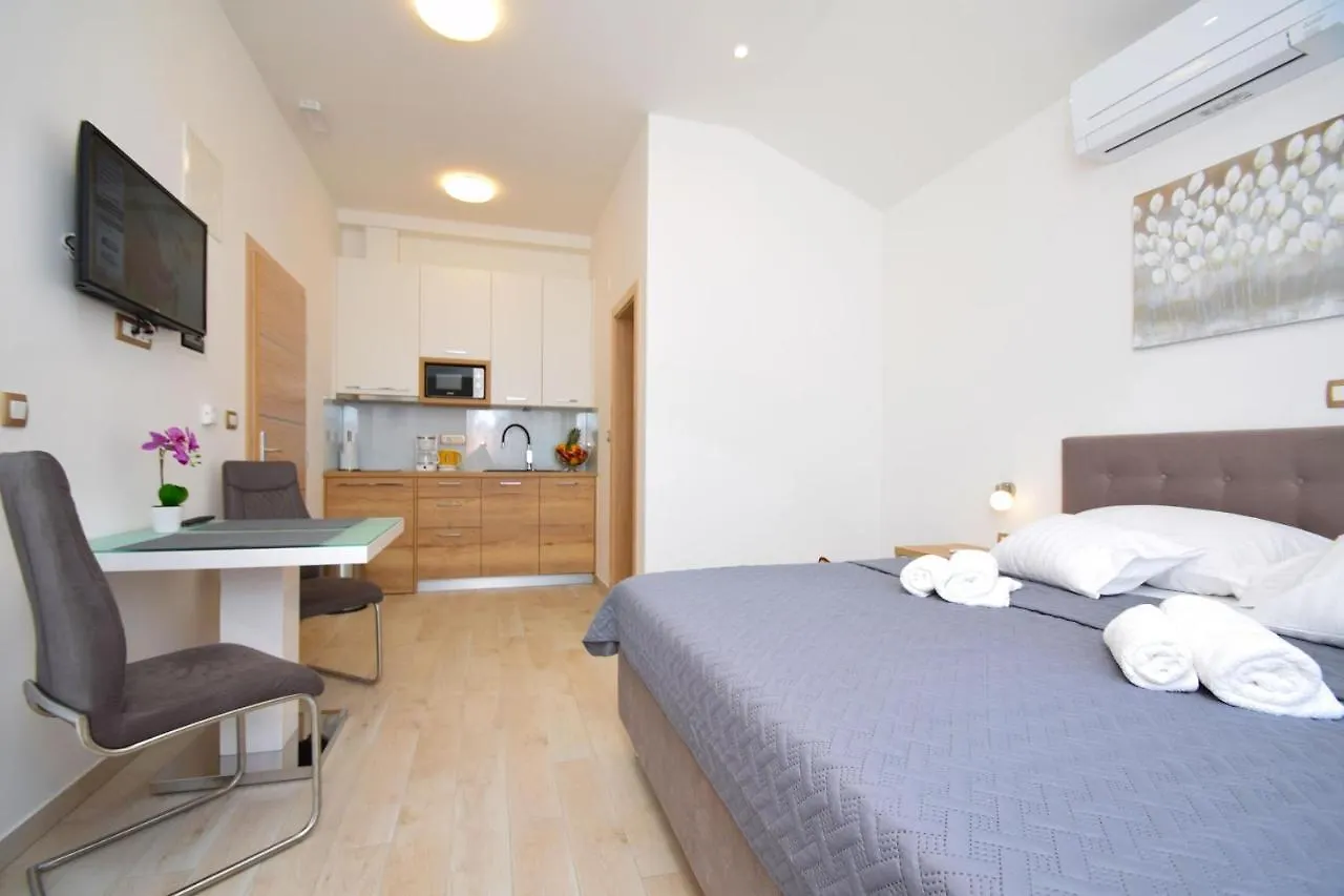 Villa Apartments Filip Starigrad Paklenica