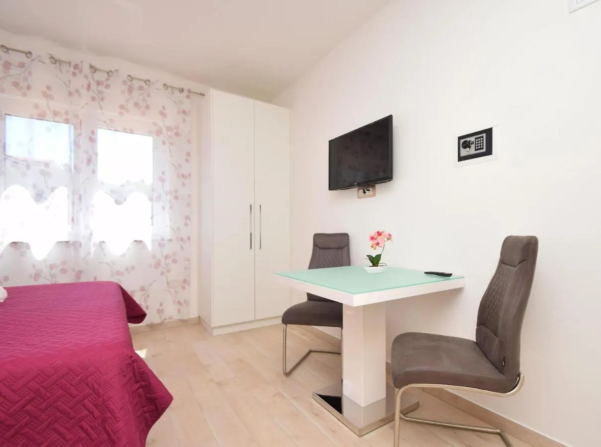 Gasthuis Villa Apartments Filip Starigrad Paklenica Kroatië