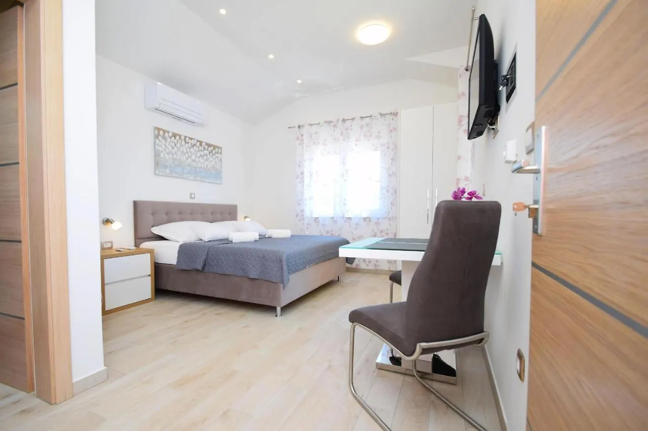 Villa Apartments Filip Starigrad Paklenica 0*,  Kroatië