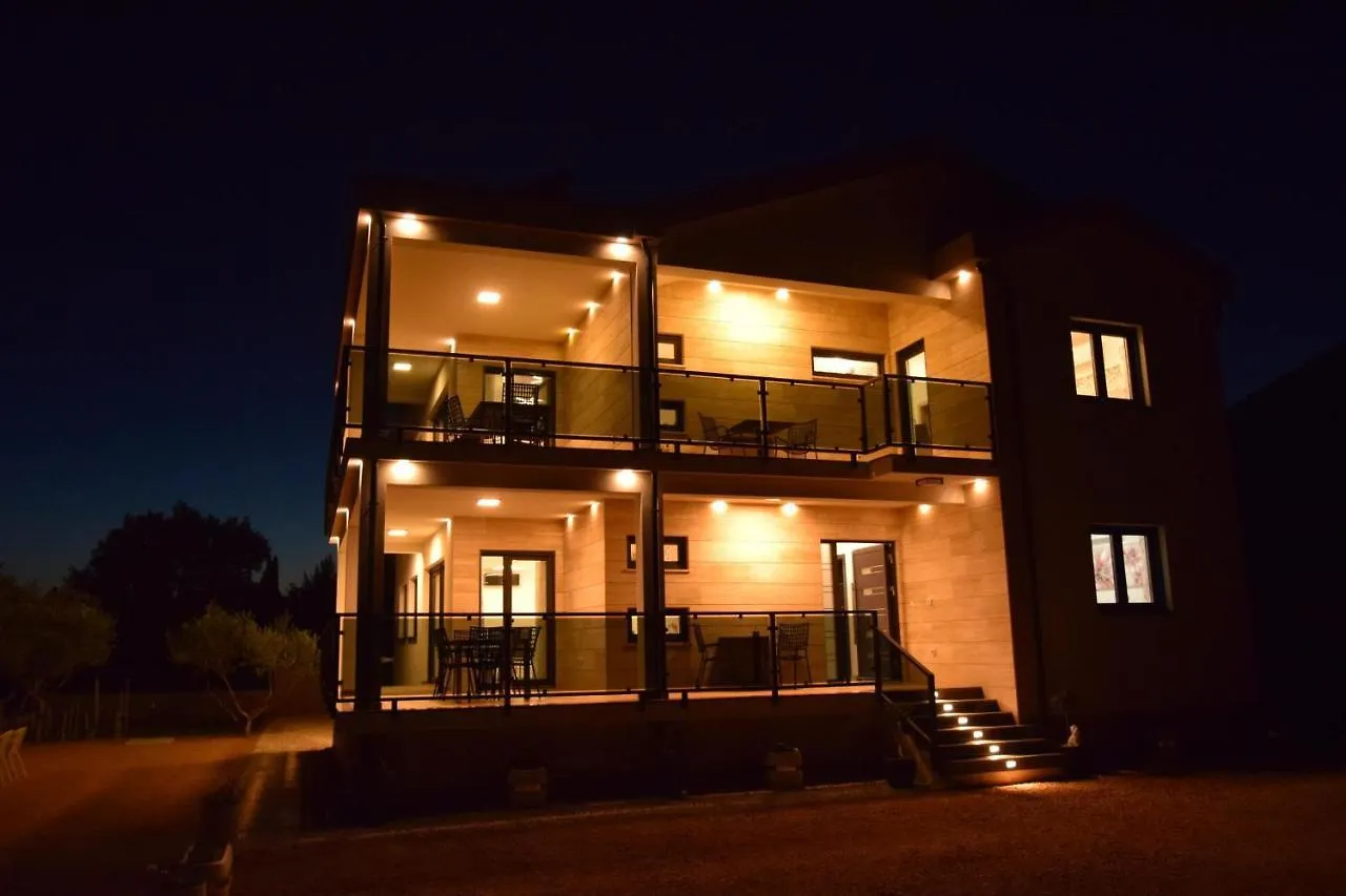 Gasthuis Villa Apartments Filip Starigrad Paklenica