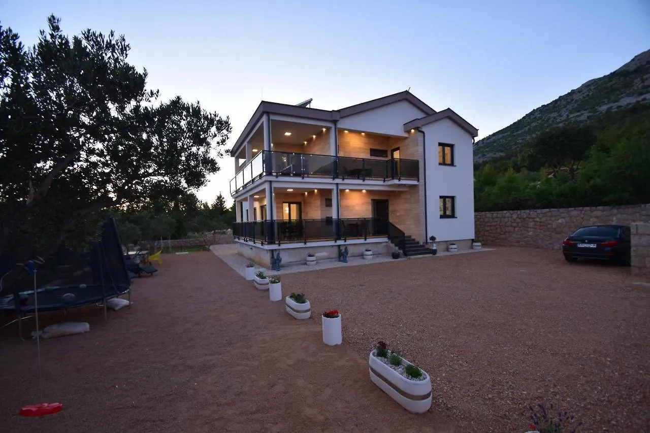 Villa Apartments Filip Starigrad Paklenica