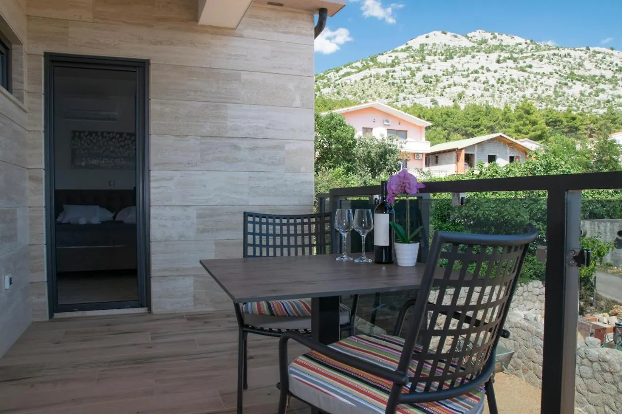 Villa Apartments Filip Starigrad Paklenica