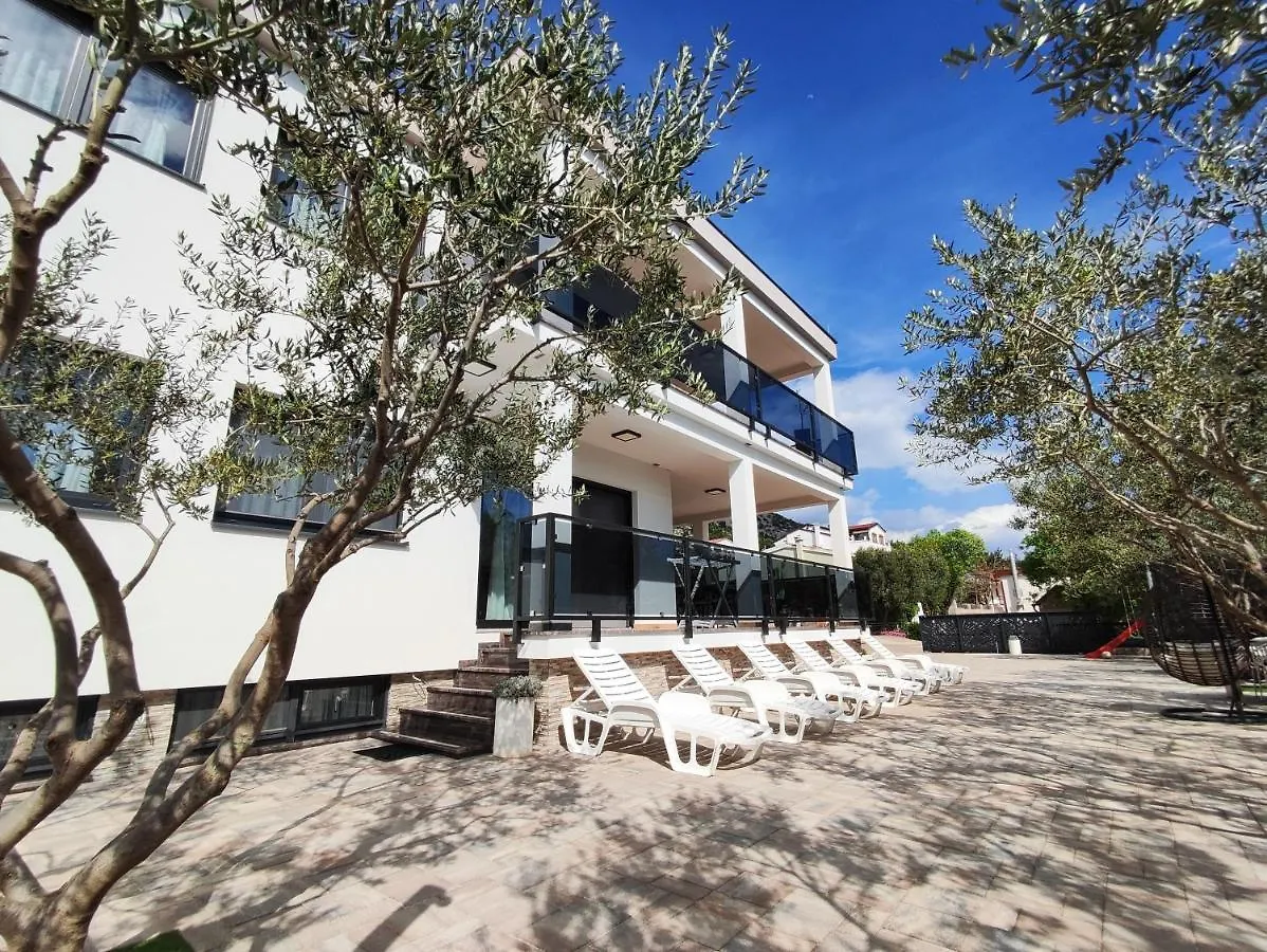 Gasthuis Villa Apartments Filip Starigrad Paklenica