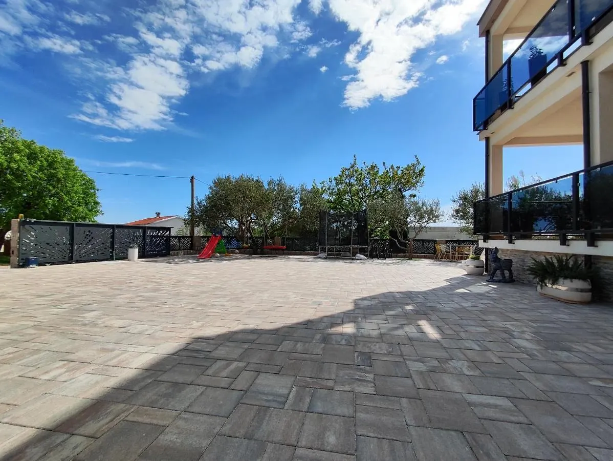 Villa Apartments Filip Starigrad Paklenica