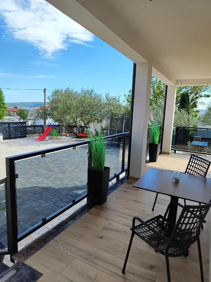Villa Apartments Filip Starigrad Paklenica Gasthuis